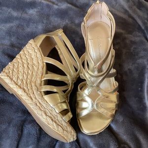 Gold BCBGeneration Malala platform sandal sz 8